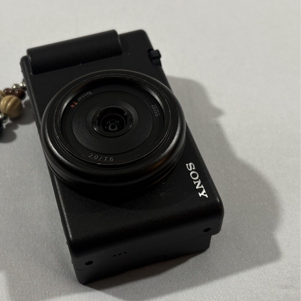 Sony ZV-1F Vlogging Point Shoot 20.1 MP HD 4K Video Digital Camera Only - Picture 4 of 13